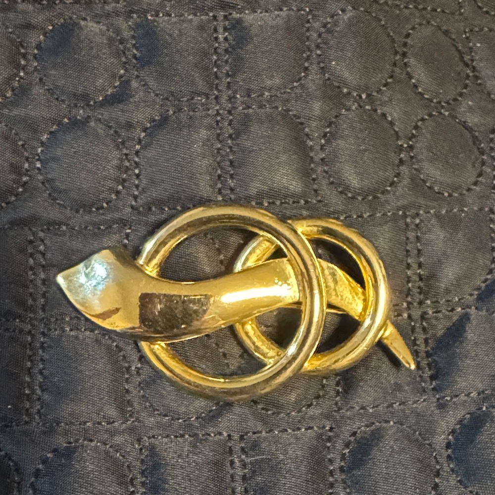 Gold-Tone Knot Brooch Love knot unique design
